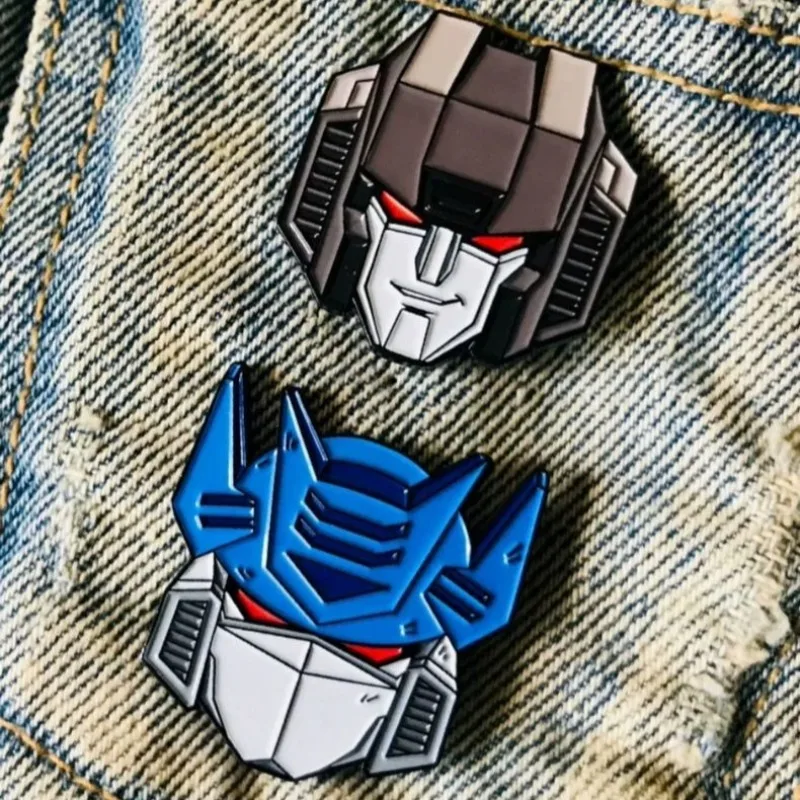 Model Kit Waifu - Transformationed Brooch Red Spider Soundwave Badge